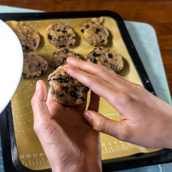 катаем шарики